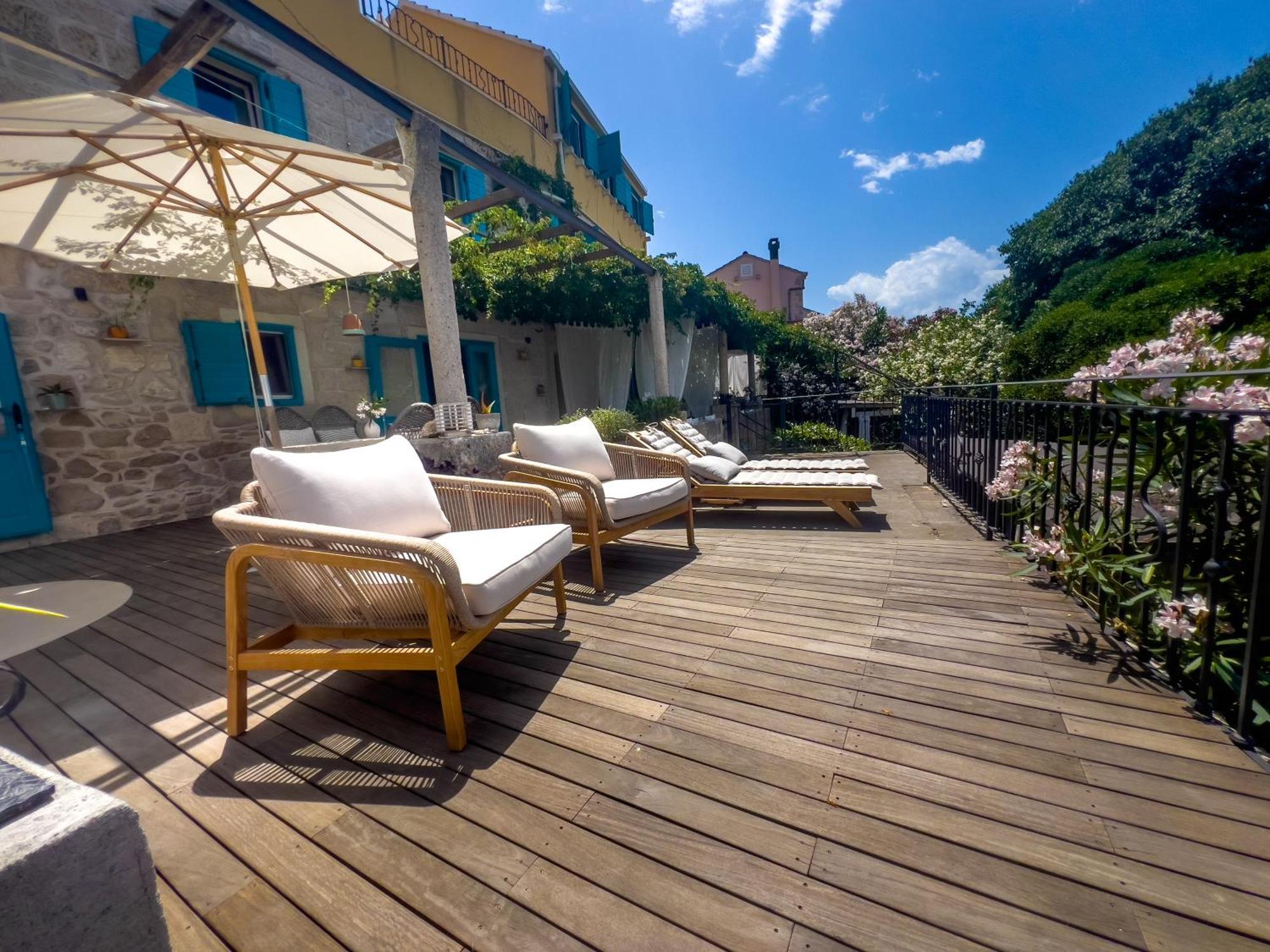 Eco Aparthotel The Dreamers'S Club Lumbarda Exterior photo
